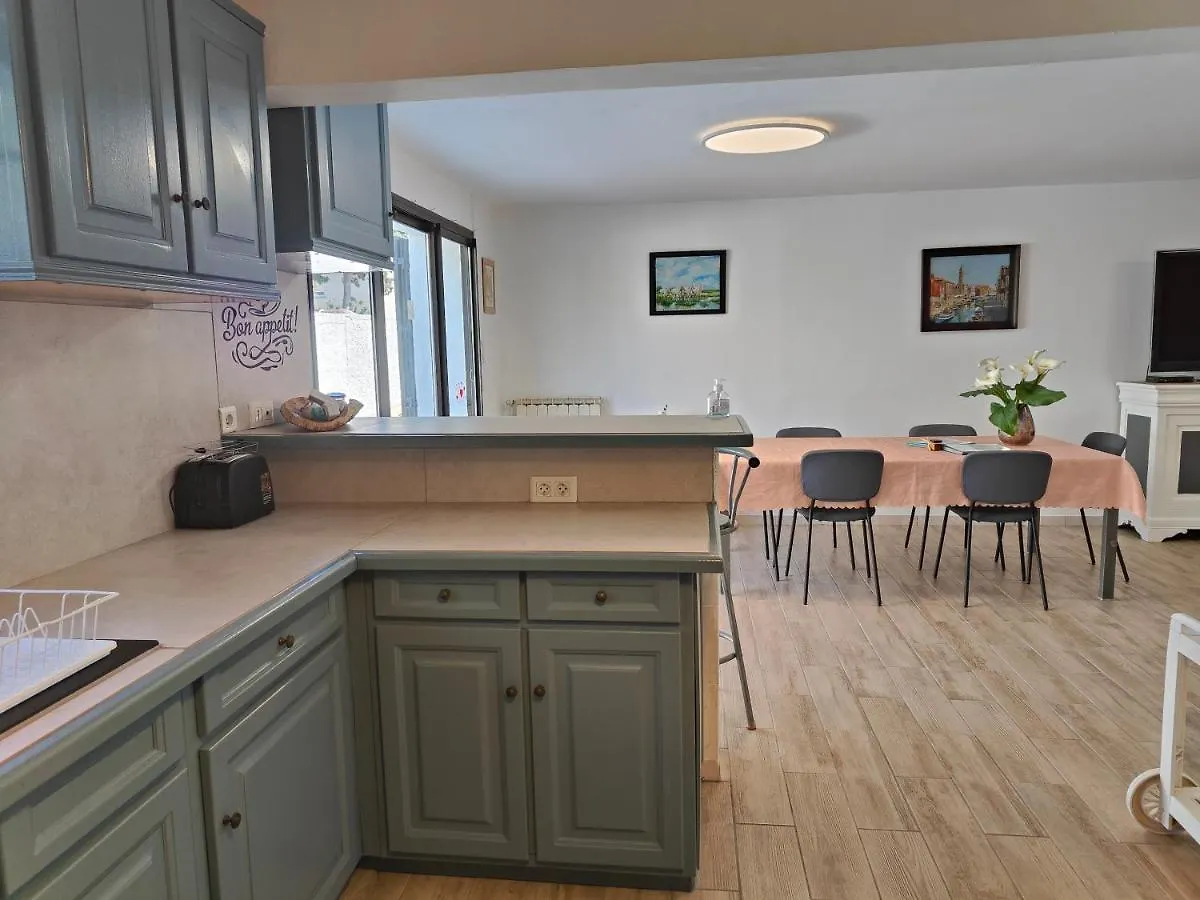 Etoile De Mer - Appt 3 Ch 2 Sdb A 150M D'Une Plage De Sable Fin Hyper Equipe & Wifi Saint-Mandrier-sur-Mer 0*,  France
